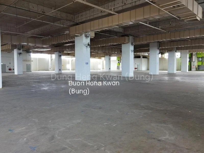 Low Rent | 40ft Loading Bays | Cargo Lifts - Image 2