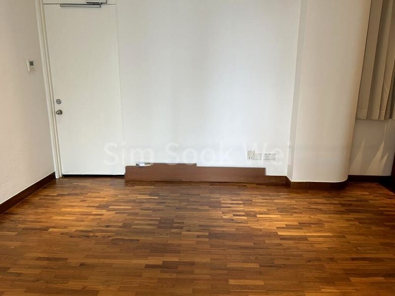 3 Bed Condo for Rent in  The Colonnade - Image 9