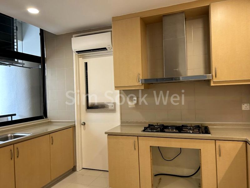 3 Bed Condo for Rent in  The Colonnade - Image 3