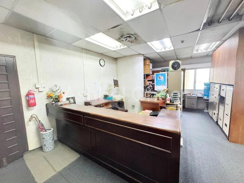 Office for Rent: Golden Mile Tower - Image 2