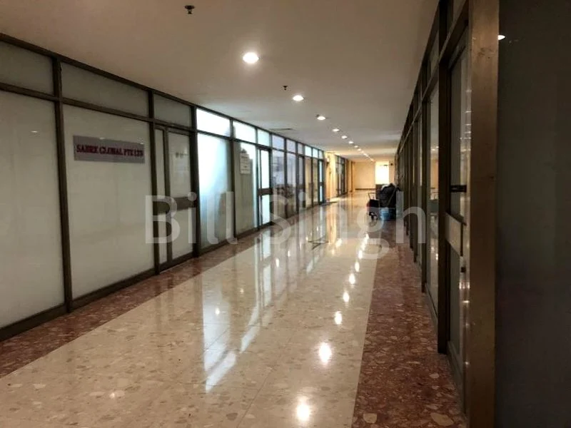 Office for Sale in High Street Centre - Image 9