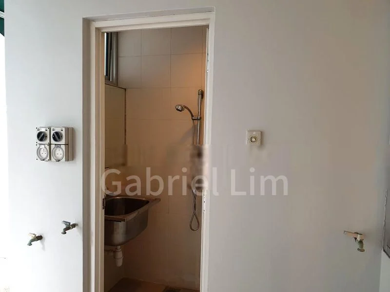 5 Bed Semi-Detached House (Landed) for Rent in  Watten Hill - Image 6