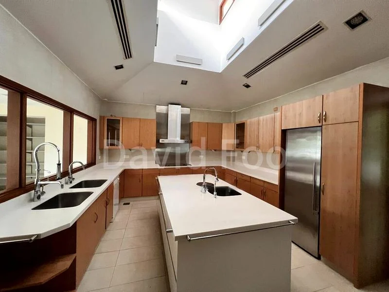 5 Bed Bungalow (Landed) for Rent in  Cornwall Gardens - Image 9