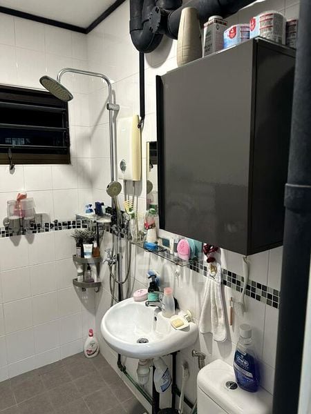 4 Room (4I) HDB for Rent in  818 Tampines Street 81 - Image 1