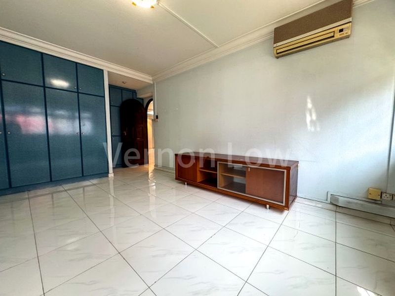 5 Room (5I) HDB for Sale in  541 Choa Chu Kang Street 52 - Image 9