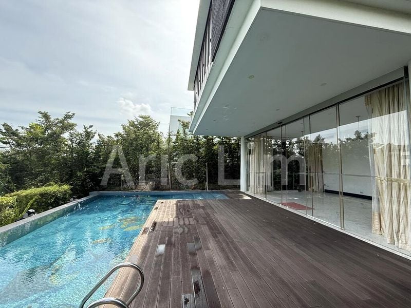 5 Bed Bungalow (Landed) for Rent in  Cove Drive - Image 1