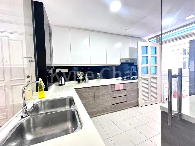 Common Room (Condo) for Rent in Chateau Le Fame - Image 6