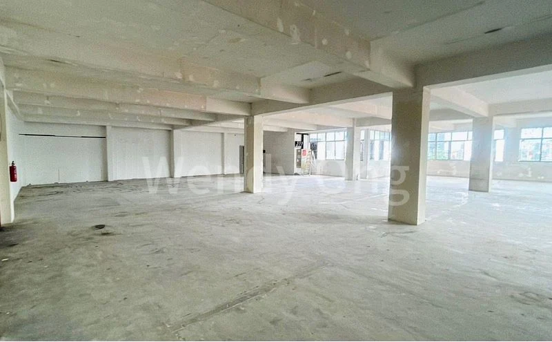 Light Industrial (B1) for Rent: Lipo Building - Image 1