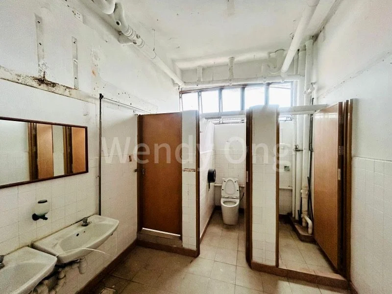 Light Industrial (B1) for Rent: Lipo Building - Image 4