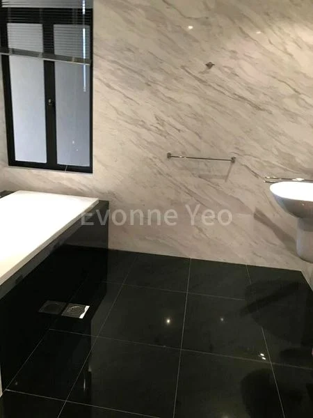 3 Bed Condo for Rent in  The Colonnade - Image 6