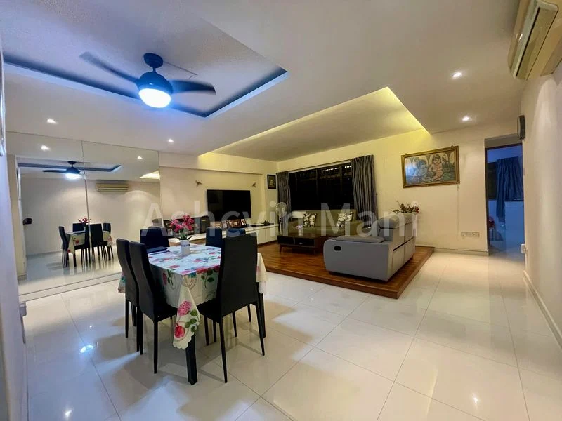 5 Room (5I) HDB for Sale in  686B Choa Chu Kang Crescent - Image 1