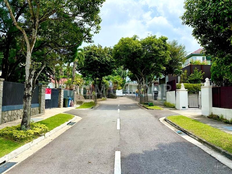 10 Bed Bungalow (Landed) for Sale in Regina Hill - Image 1