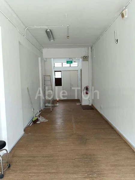 Other Retail for Rent: ½ Shop HDB Facing MAXWELL MRT, No. 3 Exit - Image 3