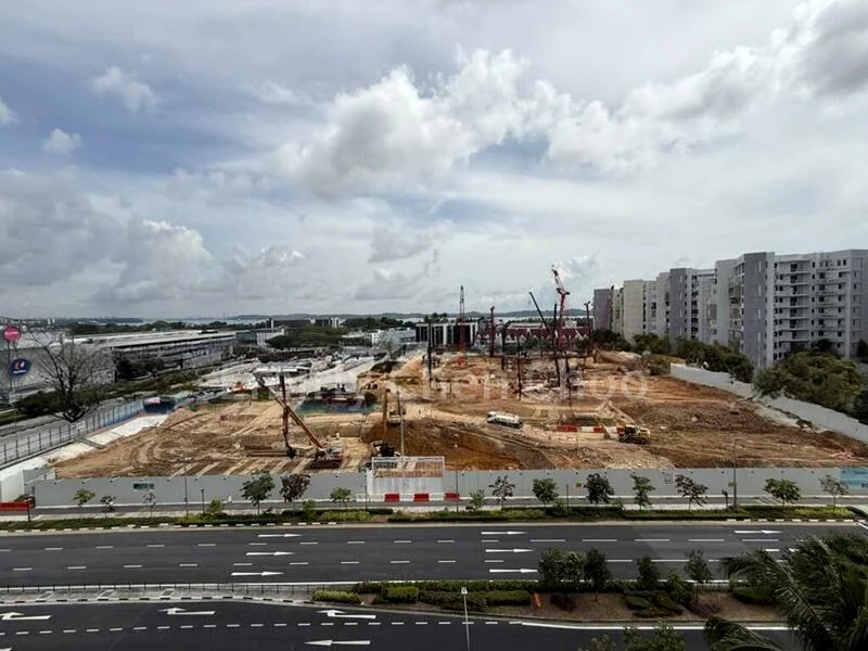 3 Bed Executive Condo for Sale in  Jalan Loyang Besar - Image 4