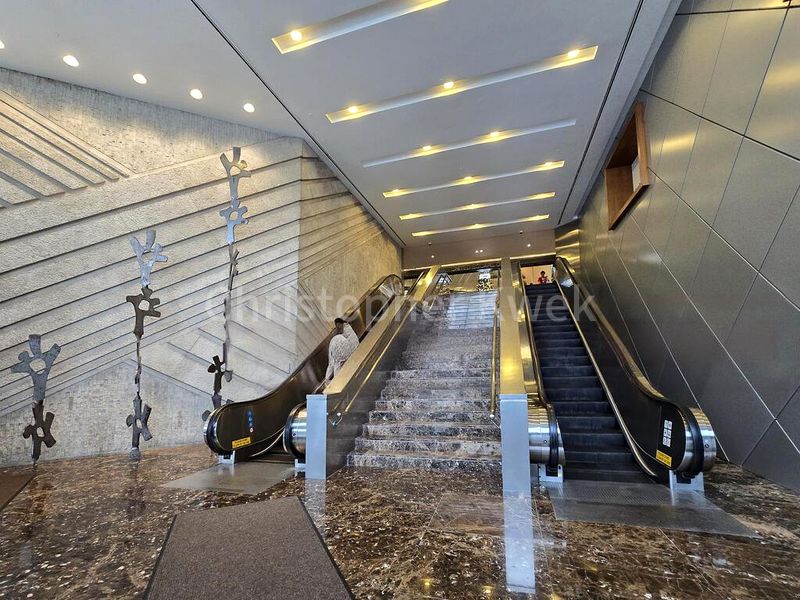 Office for Rent: United Square - Image 4