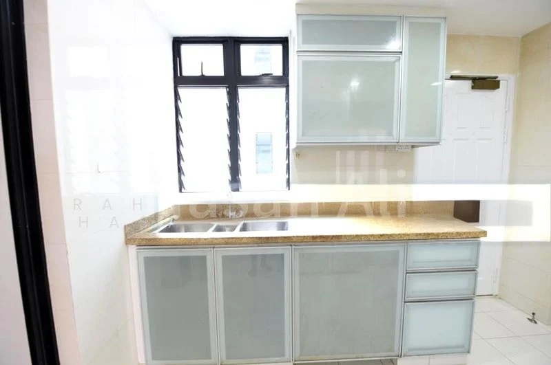 4 Bed Condo for Rent in  Spring Grove - Image 7