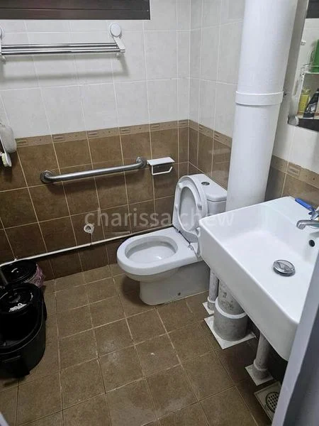Common Room (HDB) for Rent in 561 Ang Mo Kio Avenue 10 - Image 1
