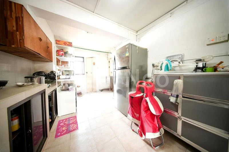 3 Room (3I) HDB for Sale in 53 Sims Place - Image 3