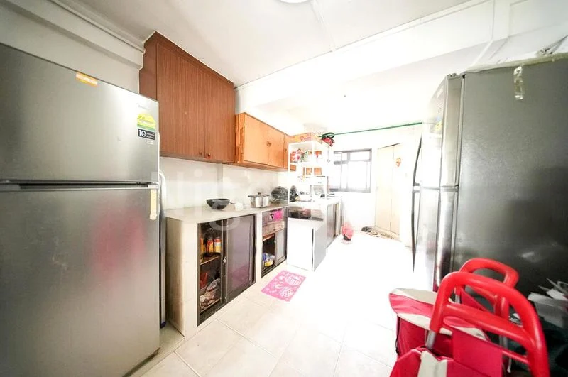 3 Room (3I) HDB for Sale in 53 Sims Place - Image 2