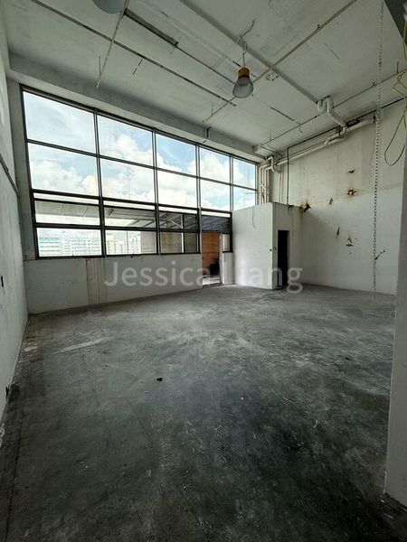 Light Industrial (B1) for Sale: 20-Foot Container / Ramp Up / B1 - Image 2