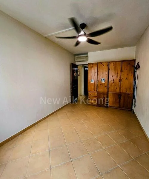 5 Room (5I) HDB for Sale in 438 Fajar Road - Image 5
