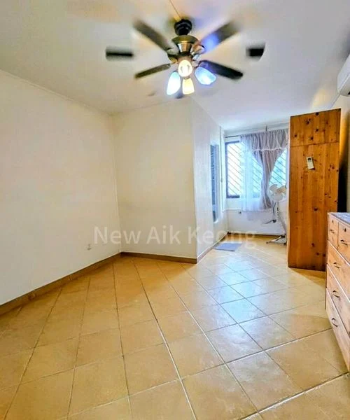 5 Room (5I) HDB for Sale in 438 Fajar Road - Image 4