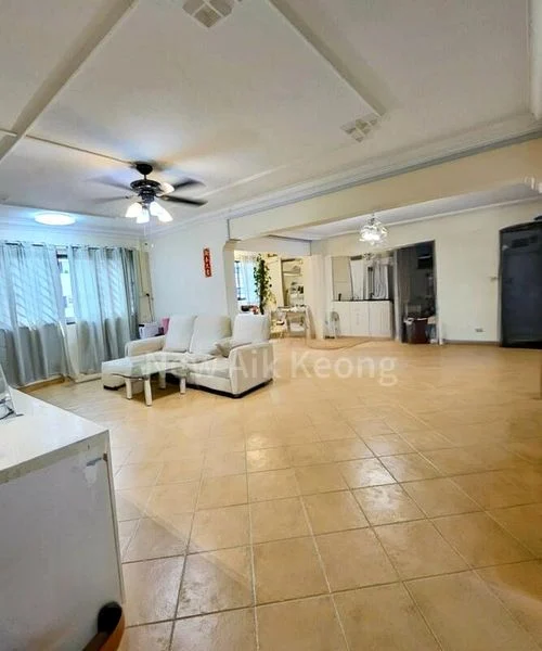 5 Room (5I) HDB for Sale in 438 Fajar Road - Image 1