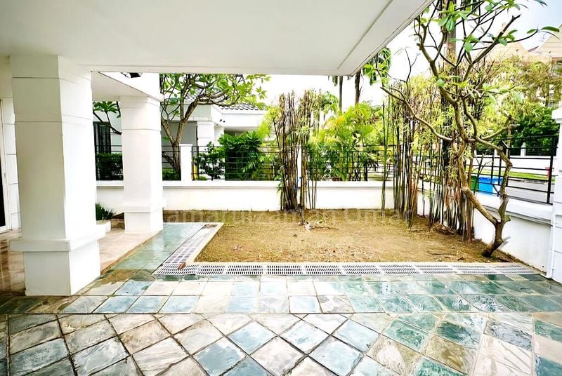 4 Bed Semi-Detached House (Landed) for Sale in  Kew Gate - Image 2