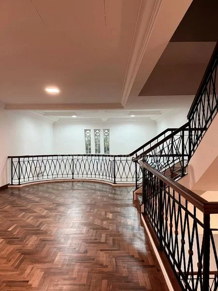 4 Bed Semi-Detached House (Landed) for Sale in  Kew Gate - Image 7