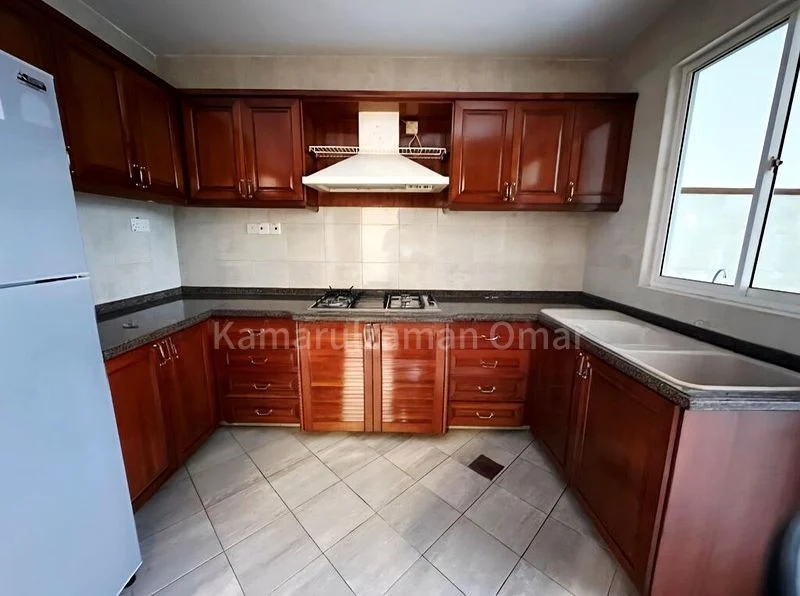 4 Bed Semi-Detached House (Landed) for Sale in  Kew Gate - Image 5