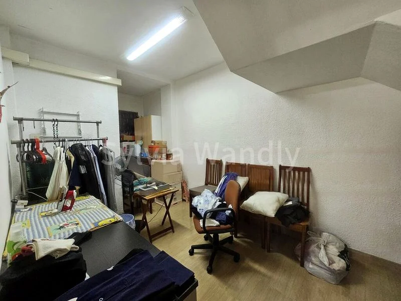 5 Bed Corner Terrace (Landed) for Sale in  Sennett Estate - Image 4