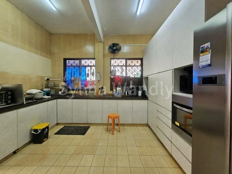 5 Bed Corner Terrace (Landed) for Sale in  Sennett Estate - Image 2