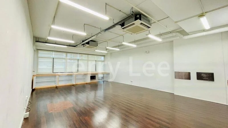 Light Industrial (B1) for Rent: Zervex - 1,200 Sq Ft, Warehouse & Shop on 5th Street - Image 4