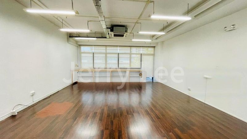 Light Industrial (B1) for Rent: Zervex - 1,200 Sq Ft, Warehouse & Shop on 5th Street - Image 3