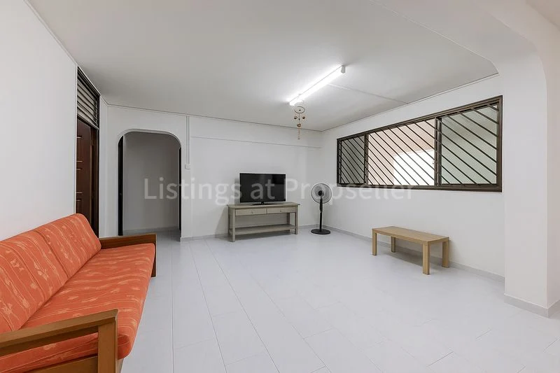 4 Room (4A) HDB for Sale in 357 Yishun Ring Road - Image 2