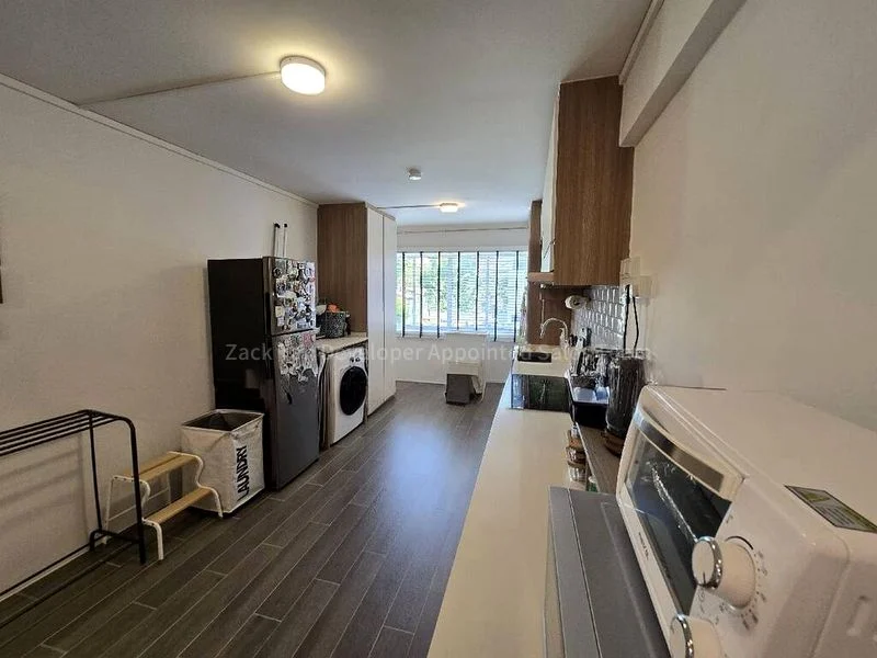 3 Room (3NG) HDB for Sale in  122 Hougang Avenue 1 - Image 2