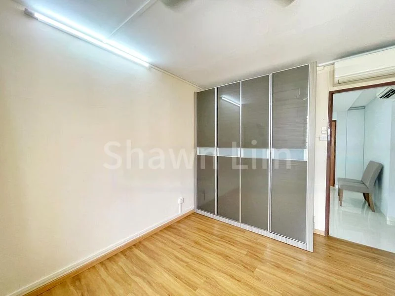 4 Room (4I) HDB for Rent in  327 Ubi Avenue 1 - Image 6