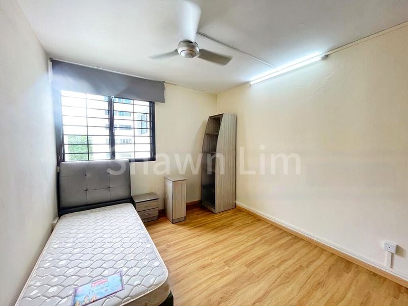 4 Room (4I) HDB for Rent in  327 Ubi Avenue 1 - Image 5