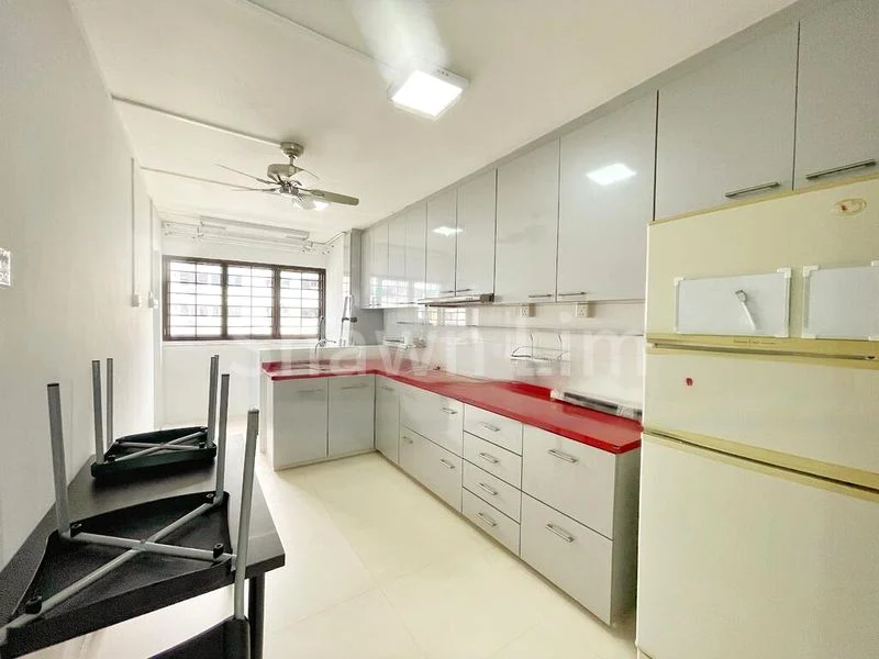 4 Room (4I) HDB for Rent in  327 Ubi Avenue 1 - Image 2