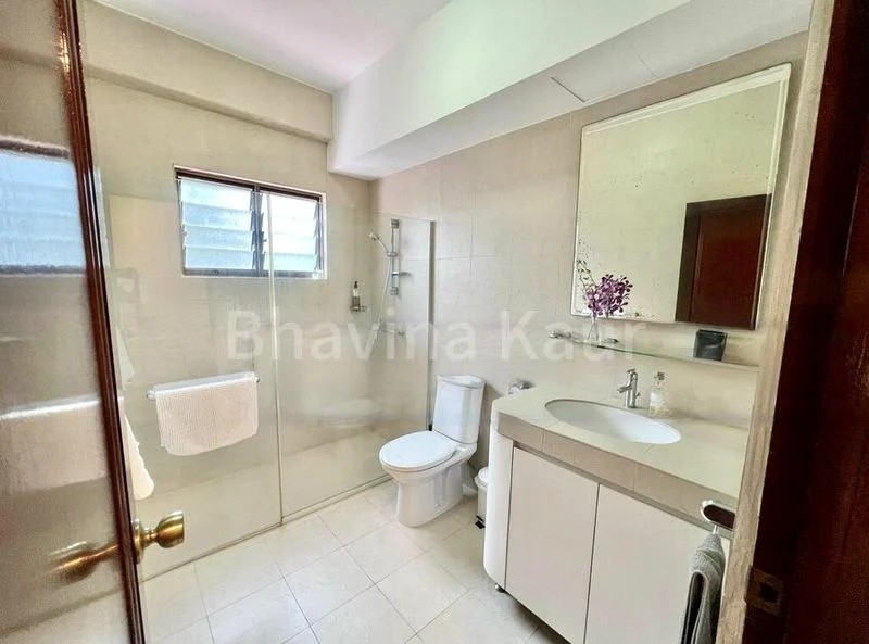4 Bed Semi-Detached House (Landed) for Rent in  Regent Villas - Image 3