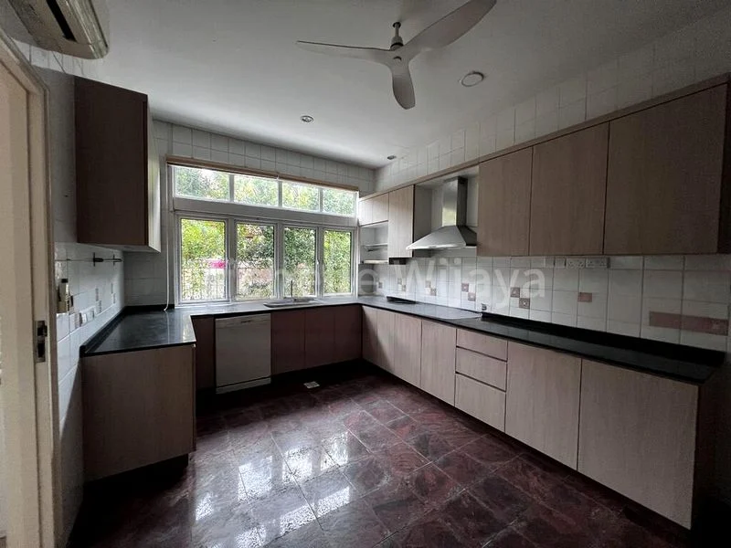 6 Bed Bungalow (Landed) for Rent in  Peirce Road - Image 3