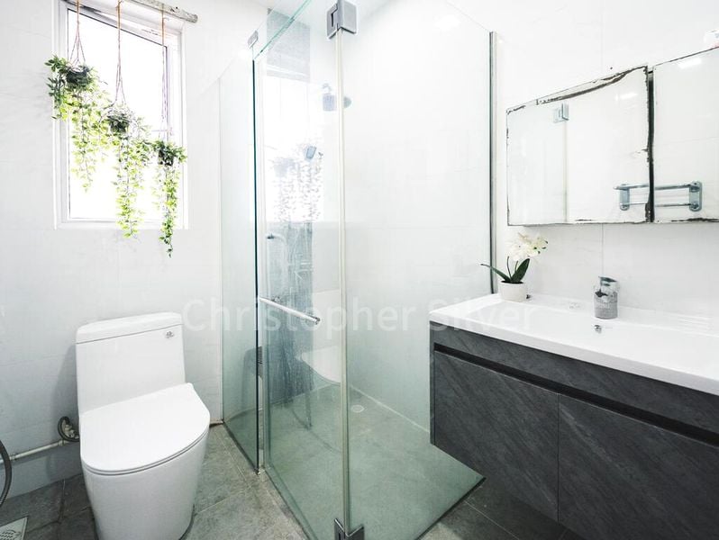 4 Bed Terraced House (Landed) for Sale in  Hougang Avenue 1 - Image 2