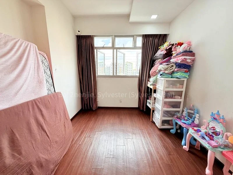 5 Room (5I) HDB for Sale in  523A Tampines Central 7 - Image 4