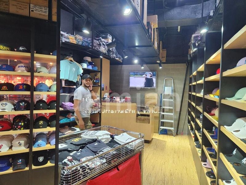 Shop / Shophouse for Rent: Queensway Shopping Centre - Image 2