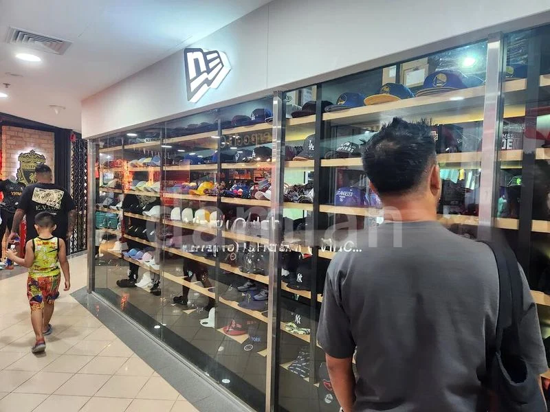 Shop / Shophouse for Rent: Queensway Shopping Centre - Image 4