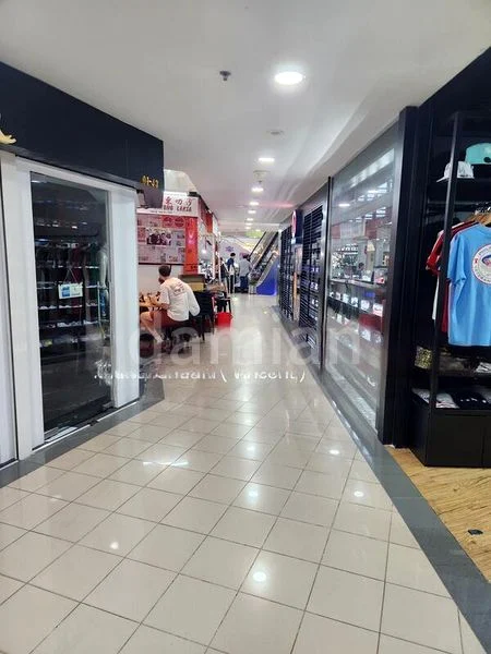 Shop / Shophouse for Rent: Queensway Shopping Centre - Image 3