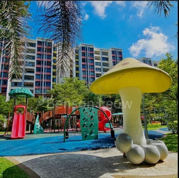 4 Room (4A) HDB for Sale in 574A Woodlands Drive 16 - Image 1