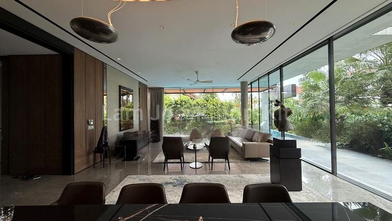 6 Bed Bungalow (Landed) for Sale in  Mariam Close - Image 1