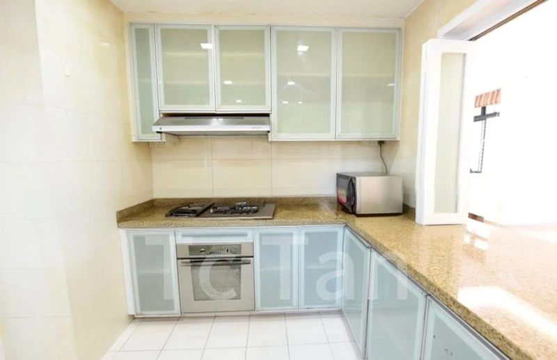 5 Bed Condo for Rent in  Spring Grove - Image 15