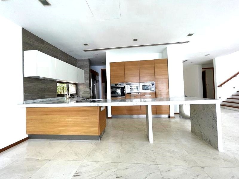 7 Bed Bungalow (Landed) for Rent in  Paradise Island - Image 1